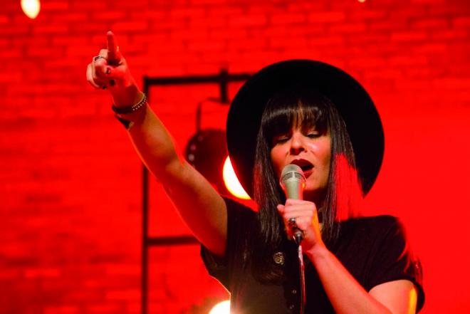 A cantora mato-grossense Marcela Taís é sucesso nas redes sociais