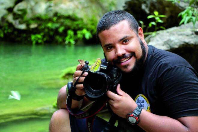 De “arma” na mão, o documentarista da natureza Fernando Lara