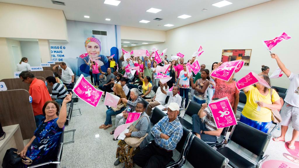 Uma das ações promovidas pela Fundação São Francisco Xavier na campanha em outubro foi o Dia Rosa, na Unidade de Oncologia do HMC
