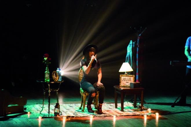 A cantora mato-grossense Marcela Taís é sucesso nas redes sociais