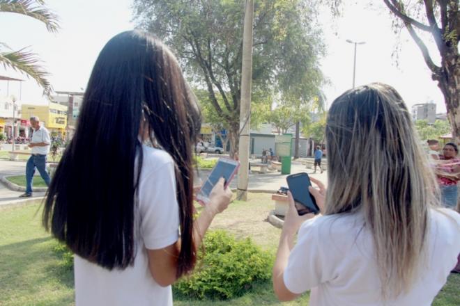 As amigas Alice e Samantha aprovaram o projeto de internet gratuita 