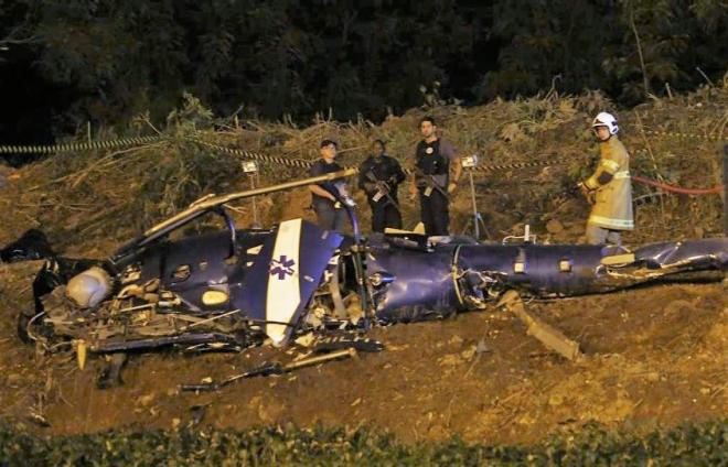 Helicóptero da PM é derrubado durante confronto com bandidos na Cidade de Deus 