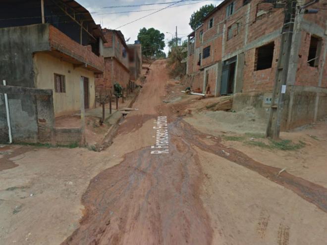 A confusão começou nesta rua, onde o casal, formado pela sargento e o suspeito, foi buscar informações sobre a vítima da tentativa de homicídio