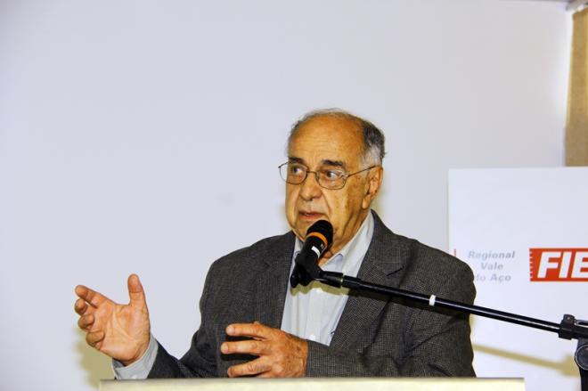 Ex-diretor da Petrobras, Guilherme Estrella, fez palestra para empresários da região