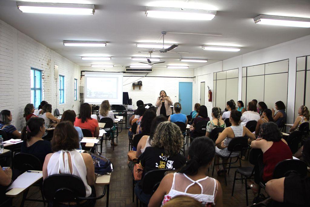 A assessoria pedagógica foi ofertada por meio do Programa de Alfabetização e Letramento A-E-Ipatinga