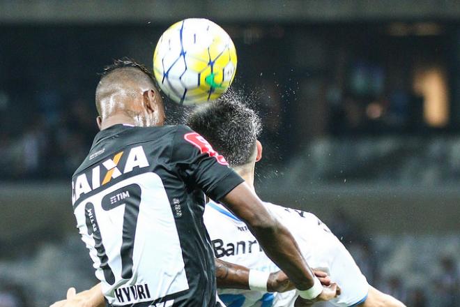 Grêmio bate Atlético no Mineirão e abre vantagem em final da Copa do Brasil