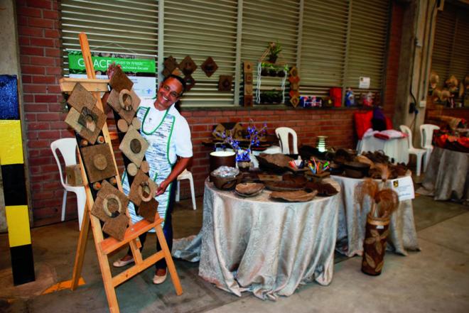 Artesão da região apresentam os seus trabalhos