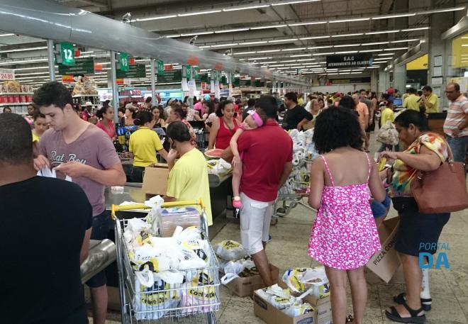 Consumidores aproveitam Black Friday do Coelho Diniz