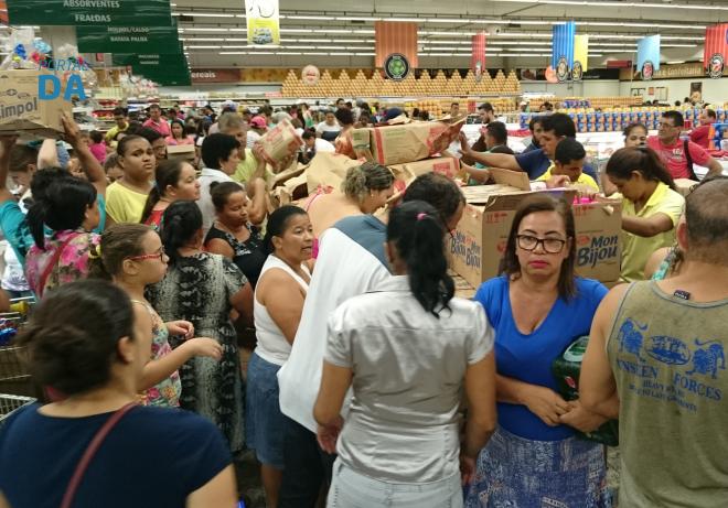 Consumidores aproveitam Black Friday do Coelho Diniz