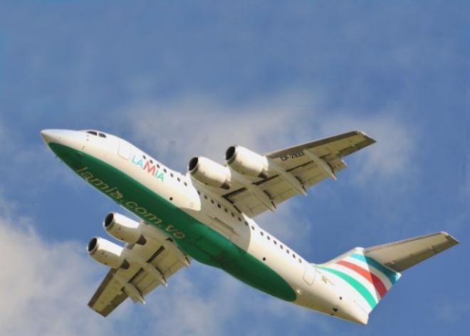 O avião da LaMia prefixo CP-2933 que caiu com a delegação da Chapecoense, modelo Avro RJ85