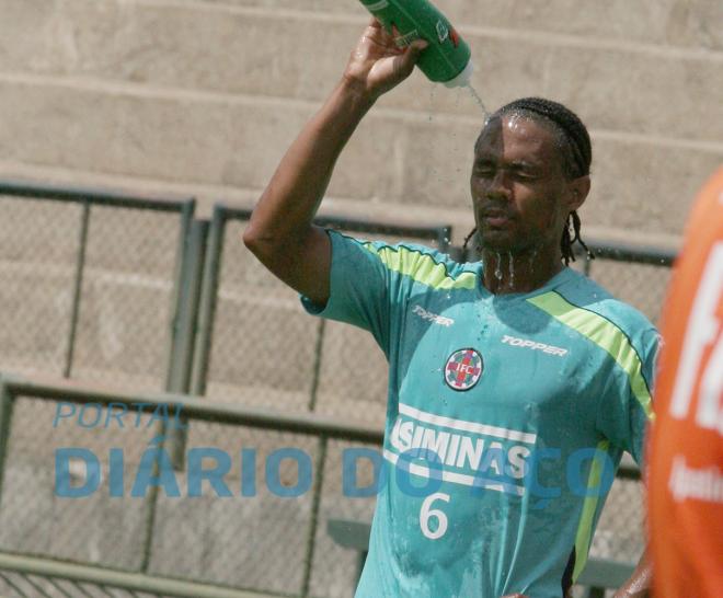 Kempes defendeu o Ipatinga na elite do futebol nacional