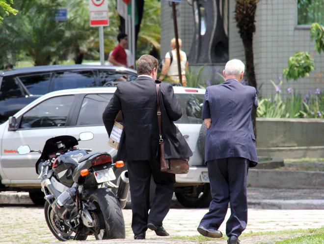 Em 2015, advogados chegam ao Fórum de Ipatinga, para audiência do caso 