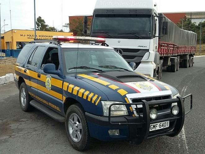 O condutor da carreta foi ouvido e liberado, em seguida