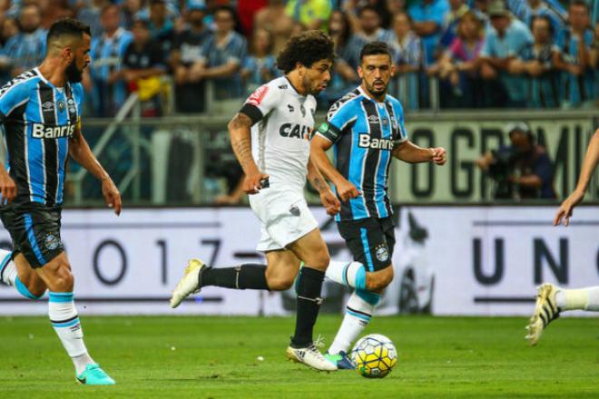 O Atlético lutou até o fim, fez um bom jogo em Porto Alegre, mas adiou o sonho do bicampeonato da Copa do Brasil ao empatar por 1 a 1 com o Grêmio, na noite desta quarta-feira, na Arena do Grêmio, em Porto Alegre