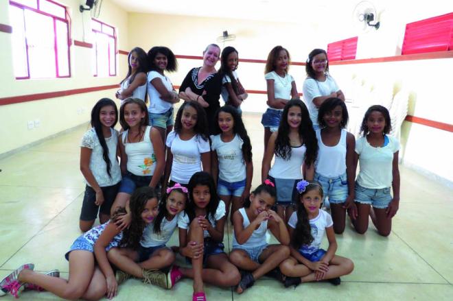 Alunas do curso de dança da Escola Hilda Morais