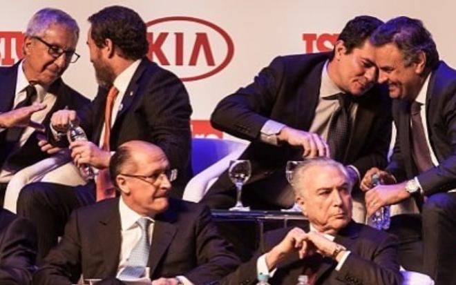 Em noite de premiação em São Paulo, Moro e Aécio