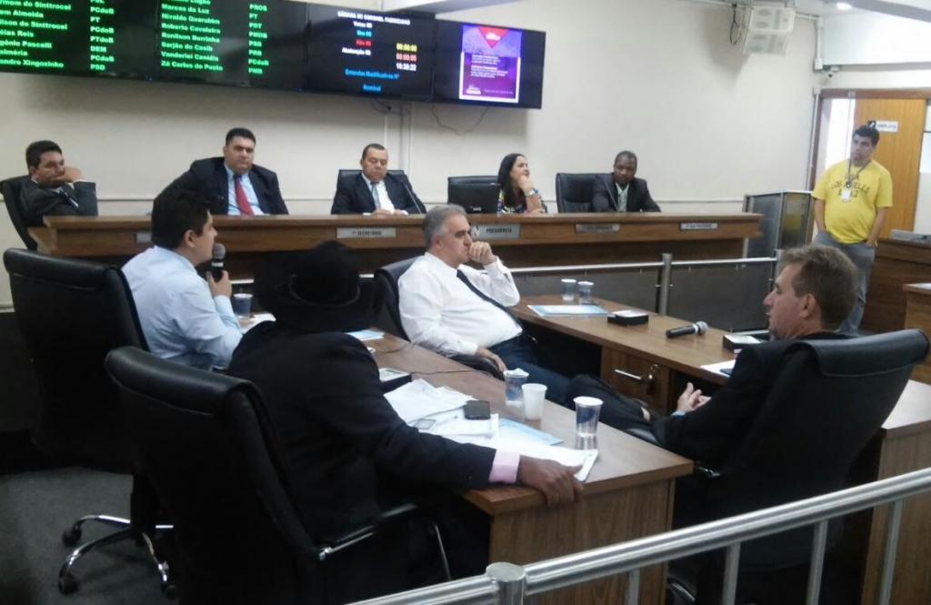Câmara de Coronel Fabriciano aprova o Projeto de Lei nº 2.740/2016 que estima em R$ 262 milhões a receita, e fixa a despesa do Município para o exercício financeiro de 2017.