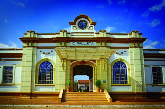 O prédio da antiga estação ferroviária, que atualmente é uma bela Estação Cultural