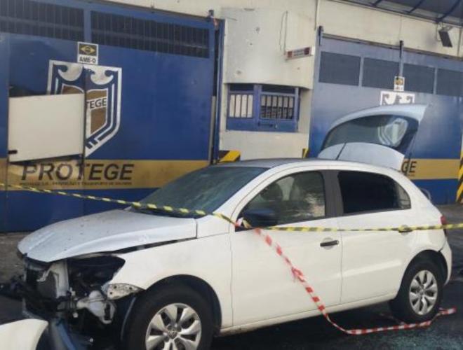  Durante a madrugada, uma quadrilha fortemente armada tentou assaltar a empresa de valores Protege em Santo André, na Grande São Paulo