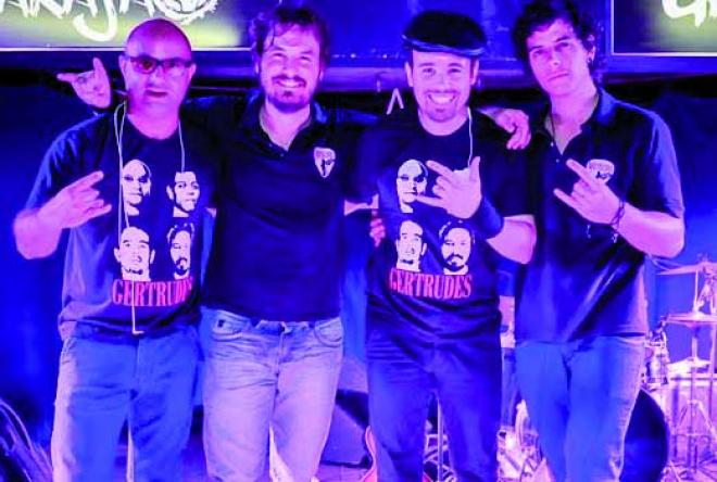 Quatro amigos, músicos e apaixonados pelo que fazem