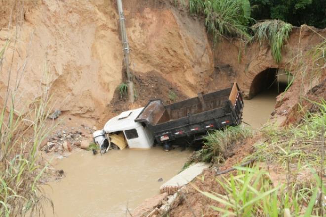 Três pessoas morreram e tiveram corpos resgatados, falta um 