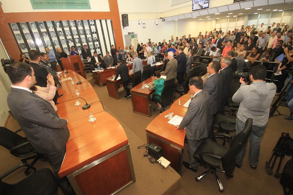 Com presença de público e liminar expedida na última hora, diplomação dos representantes do município foi agitada 