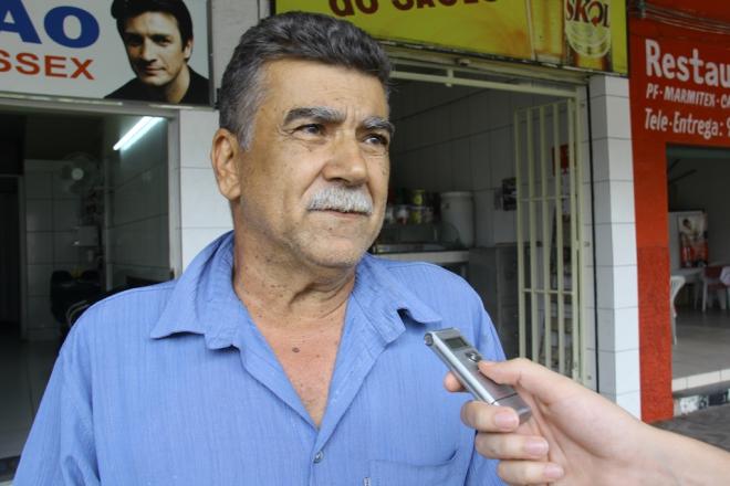 Samuel Pereira, comerciante, contra. “Totalmente contra. Ridículo. Essa é a Magalhães Pinto. Essa avenida aqui é conhecida pela cidade e por Minas Gerais toda, praticamente. Eu e muita gente não concordamos”.