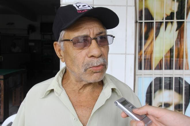 Paulo Francisco Xavier, carpinteiro, contra. “Acho que precisa mudar, não. Deixa o nome do jeito que está. Bobeira mexer”. 
