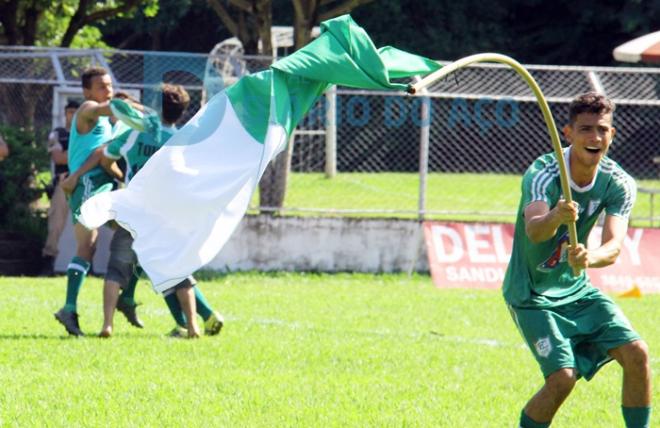 Juniores do Palmeiras e do União do Leste abriu a tarde de decisões do Campeonato Acesitano