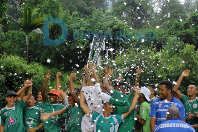 Juniores do Palmeiras e do União do Leste abriu a tarde de decisões do Campeonato Acesitano