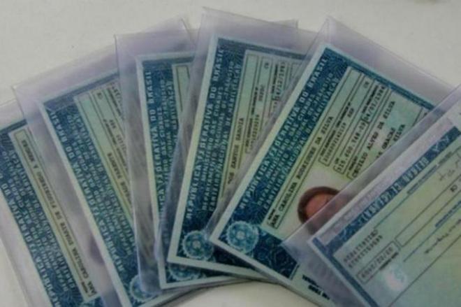 Carteira Nacional de Habilitação terá novo visual e itens de segurança a partir de janeiro de 2017