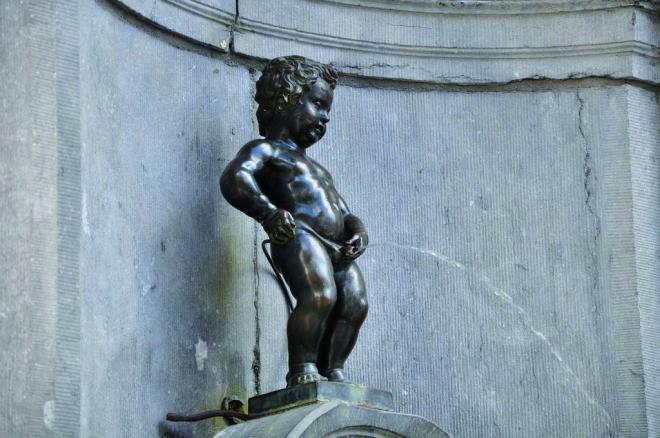 “Manekken Pis”, a estatueta do menino que dizem ter salvo a cidade de um incêndio