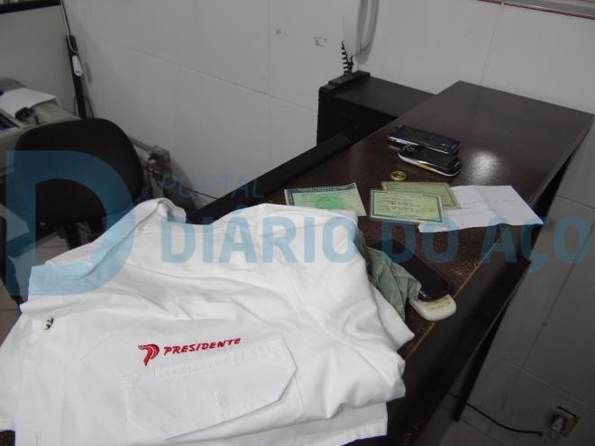 Em uma mochila foram encontradas camisas da Viação Presidente, roubadas em um assalto a coletivo da empresa