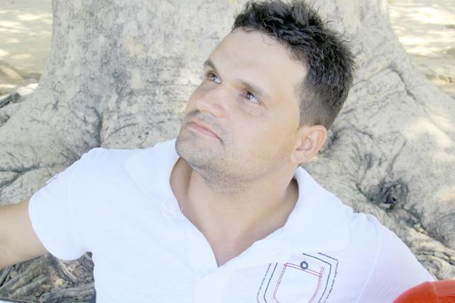 Jeferson da Silva Venâncio, 26, pedreiro. “Que 2017 seja um ano melhor do que esse. Um ano com mais prosperidade, mais paz na cidade, que seja bom para todos, que traga mais empregos. Espero poder comprar uma casa , e se conseguir fazer essa compra no ano que vem vai ser bom”.