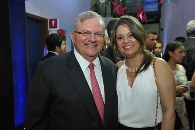 O embaixador Kyriakos Amiridis e a mulher, Françoise, acusada de envolvimento em uma trama com o amante, policial militar 