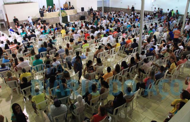 Posse de vereadores, prefeita e vice-prefeito, lotou salão de festas em Santana do Paraíso
