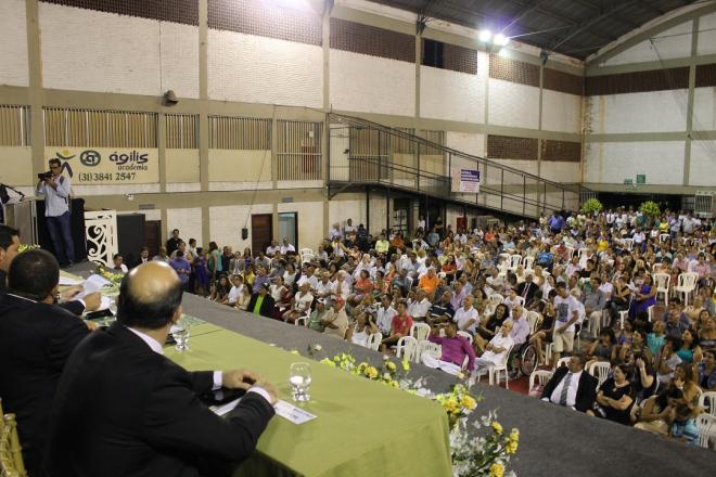 Eleitos de Coronel Fabriciano tomaram posse  em uma sessão solene no ginásio coberto do Clube de Campo