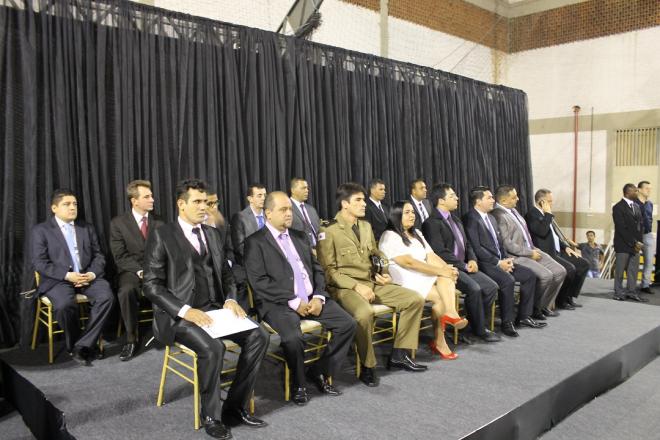 Eleitos de Coronel Fabriciano tomaram posse  em uma sessão solene no ginásio coberto do Clube de Campo.