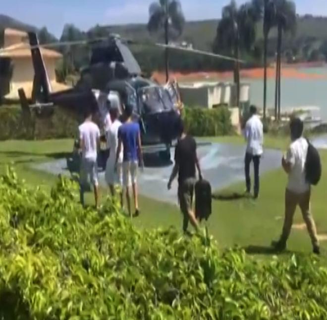 Em nota, governo afirma que desde 2005, decreto de Aécio Neves permite uso de aeronaves oficiais para fins particulares pelo governador do estado 