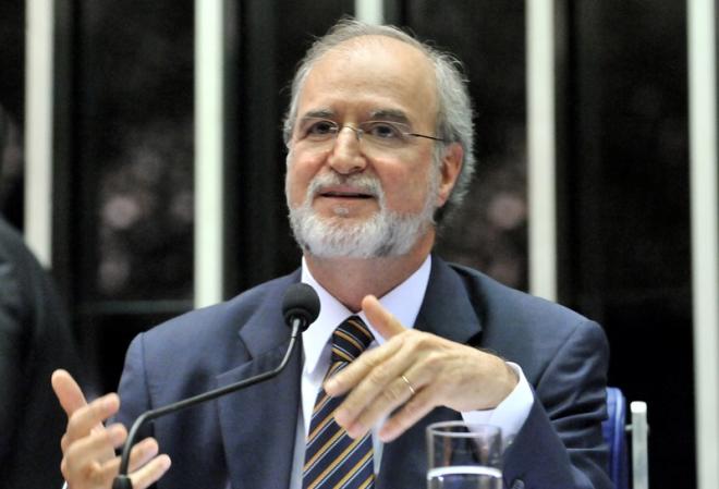 A decisão de bloqueio do ex-governador é do TJMG