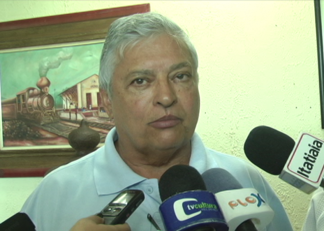 O secretário de Educação, Jésus Nascimento, informa sobre os preparativos para o início do ano letivo