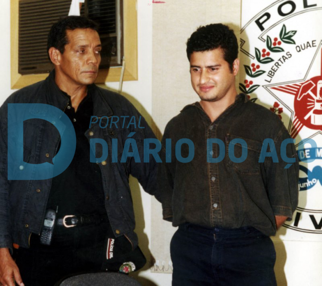 O delegado Francisco Lemos, na época da prisão de Piscopata, em maio de 2001