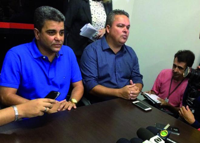 Marcelo Cabo (E) e Adson Batista, em entrevista coletiva