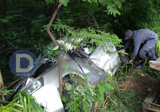Motorista trafegava sentido ao bairro Bela Vista, quando saiu da pista em frente ao Hospital Márcio Cunha, bateu e morreu 