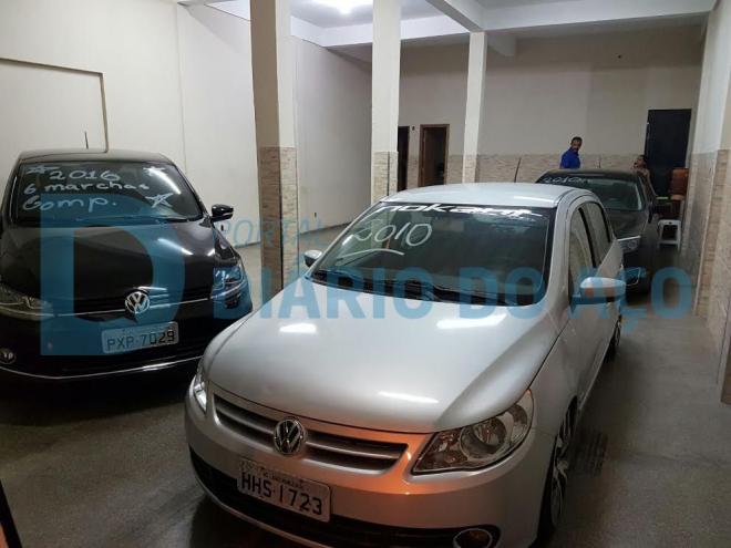 Os policiais apreenderam os carros dos suspeitos, em uma agência localizada em João Monlevade