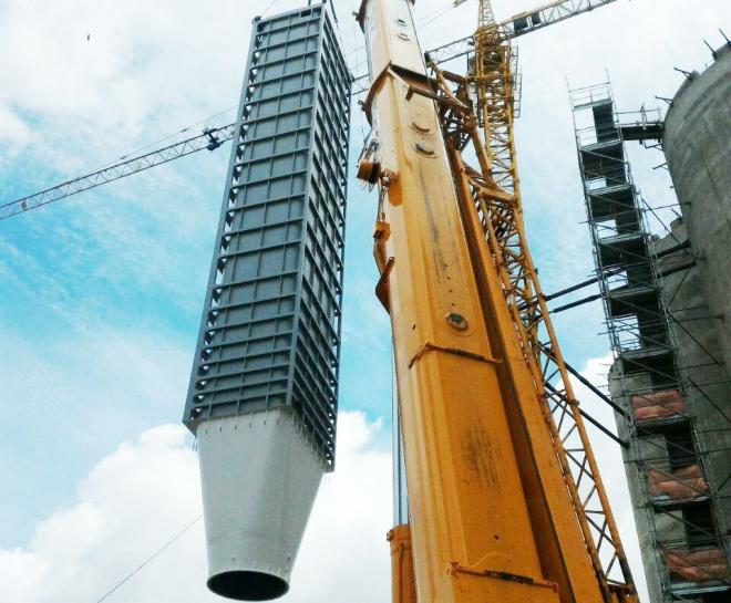 Tubos fornecidos pela SU revestem os silos do moinho em construção