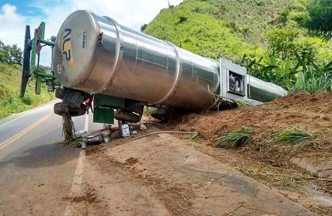 Acidente aconteceu na BR-116 em Dom Cavati e trânsito foi desviado para Ipatinga