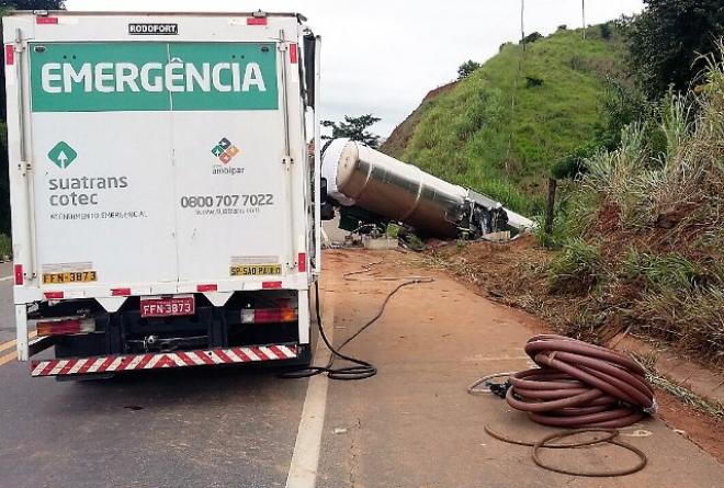 Transbordo da carga foi concluído à tarde e pista liberada à noite  