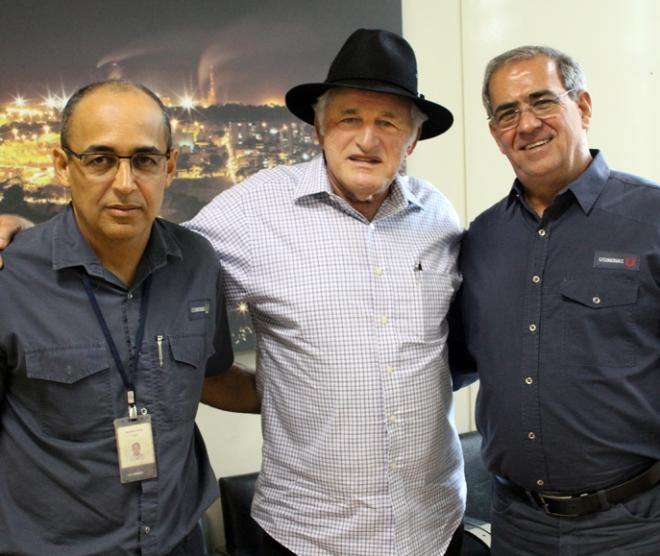 Roberto Maia (esq) e Rômel Erwin visitam Quintão