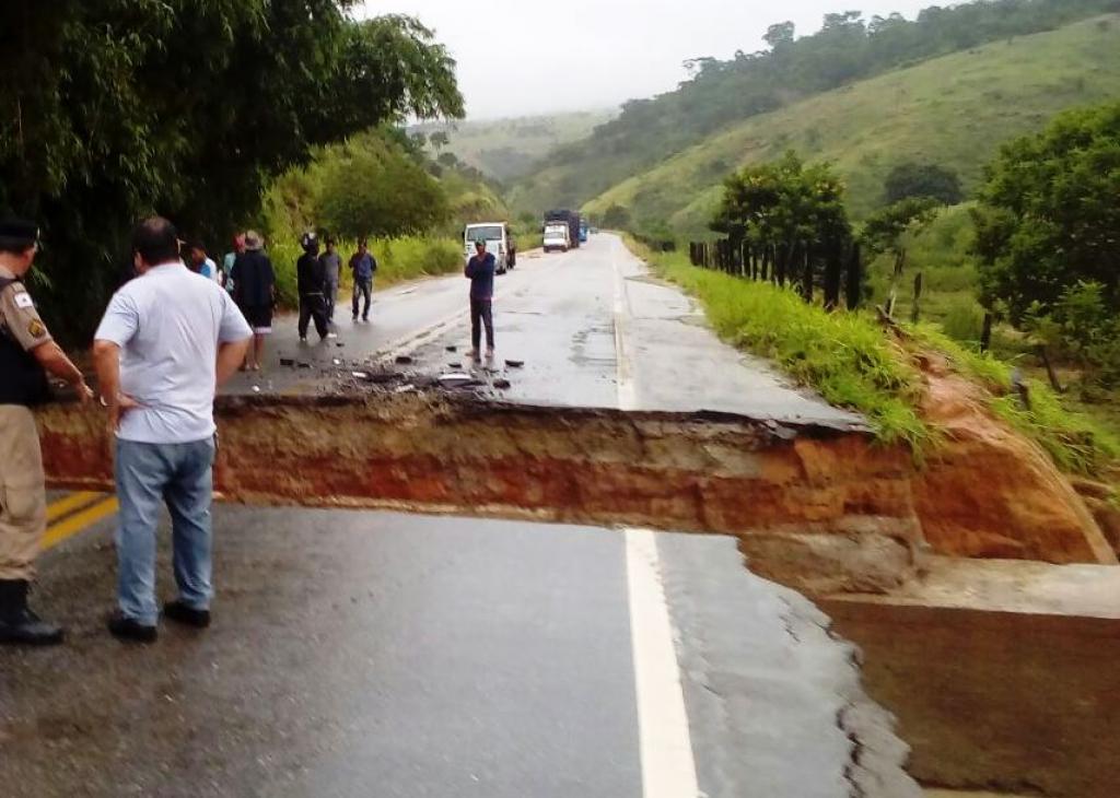 Cabeceira de ponte rompeu na quinta-feira, perto de Carlos Chagas